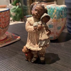 Rare SARAH’S ATTIC limited edit. 1993 wood resin hand painted little girl “Hugs”